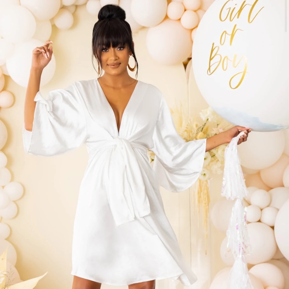 NEVER WORN! Perfect for maternity shoot or baby shower. size is in UK 10/US 6